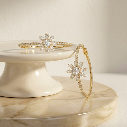 ❄️Elegant Snowflake Zircon Hoop Earrings ✨